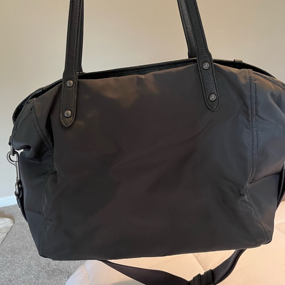 Black Coach tote 👜 great used condition. - Picture 3 of 5